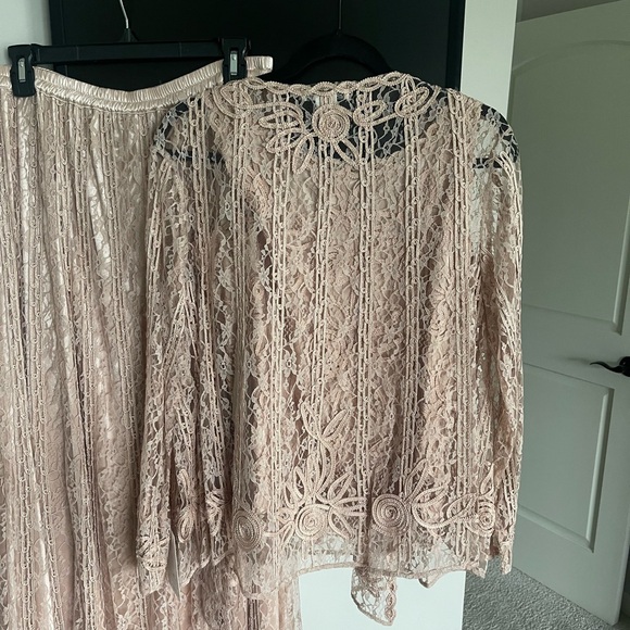 Women’s Lace Formal 3 PC. Set - Picture 5 of 15